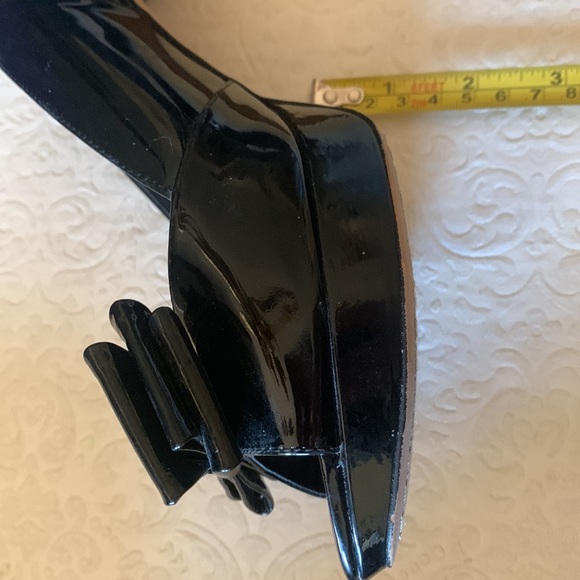 VINCE CAMUTO black patent leather sling back shoes. - Picture 7 of 7